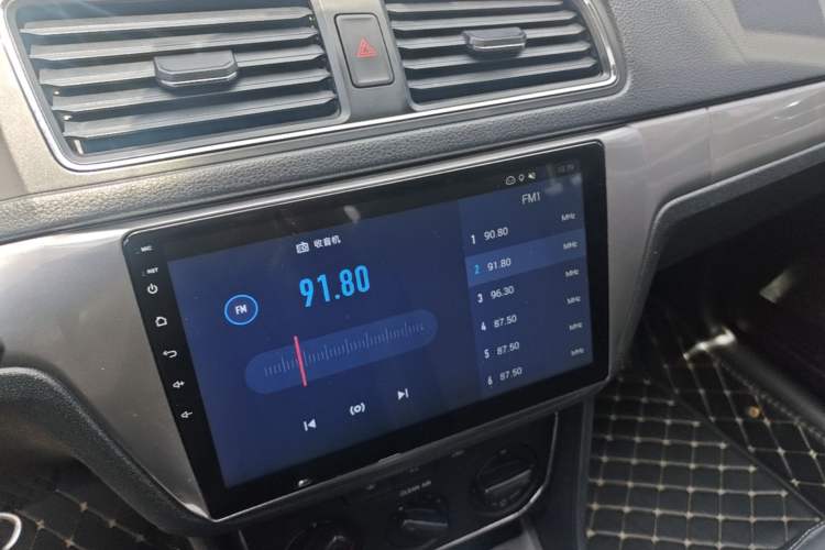 Used Volkswagen Gran Lavida 2015 1.6L Automatic Comfort Edition Audio And AC Panel
