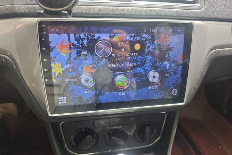 Used Volkswagen Gran Lavida 2015 1.6L Automatic Comfort Edition Audio And AC Panel