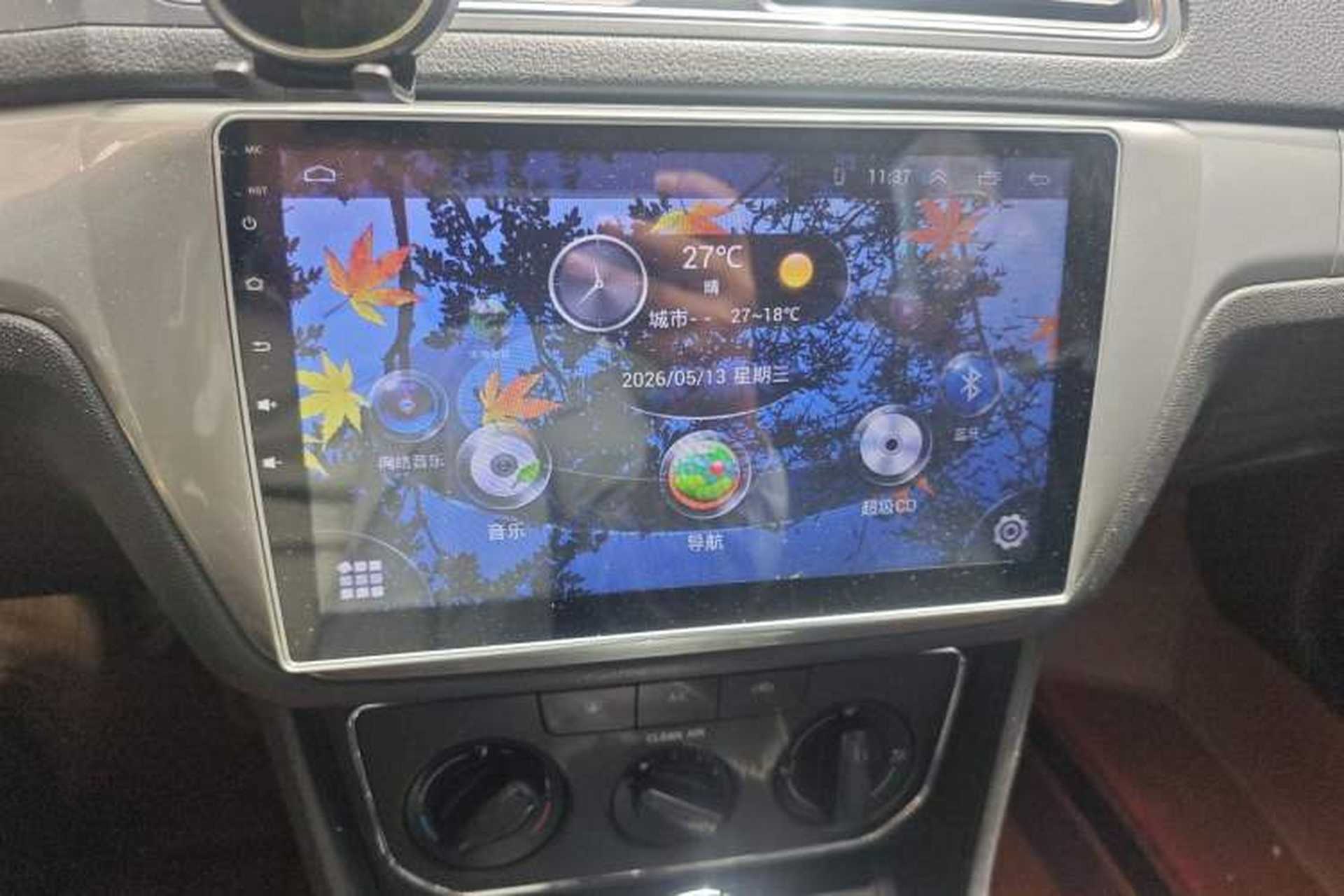 Used Volkswagen Gran Lavida 2015 1.6L Automatic Comfort Edition Audio And AC Panel