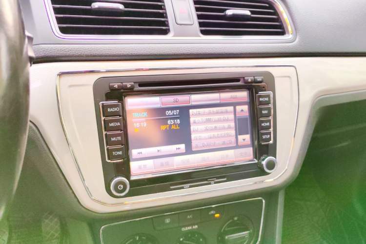 Used Volkswagen Gran Lavida 2015 230TSI DSG Comfort Edition Audio And AC Panel
