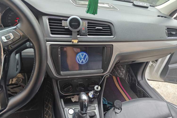 Used Volkswagen Gran Lavida 2015 230TSI DSG Comfort Edition Audio And AC Panel