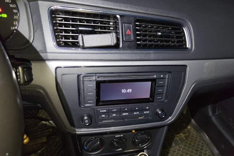 Used Volkswagen Gran Lavida 2015 1.6L Automatic Comfort Edition Audio And AC Panel