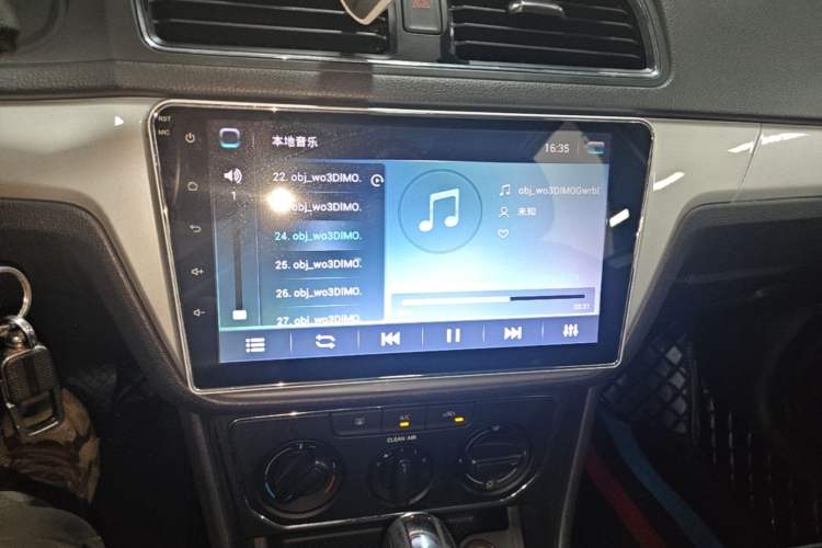 Used Volkswagen Gran Lavida 2015 1.6L Automatic Comfort Edition Audio And AC Panel