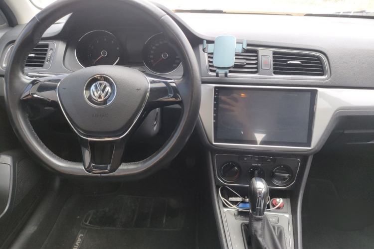 Used Volkswagen Gran Lavida 2015 1.6L Automatic Comfort Edition Center Console