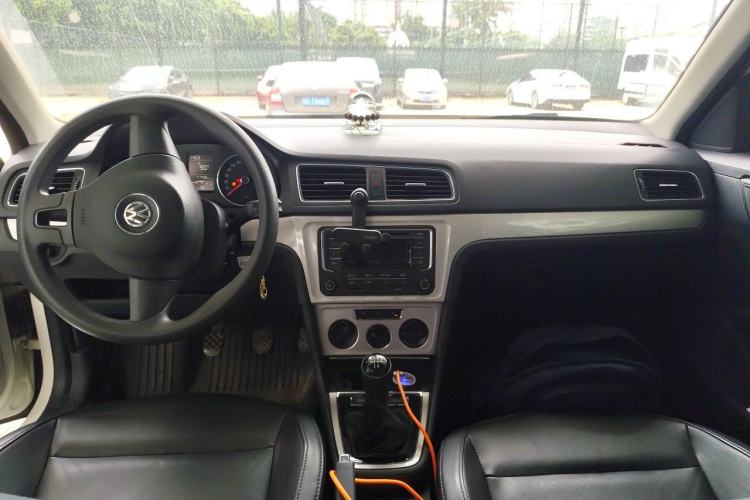 Used Volkswagen Gran Lavida 2015 230TSI Manual Comfort Edition Center Console