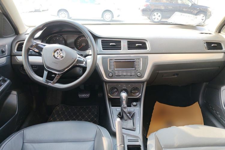 Used Volkswagen Gran Lavida 2015 230TSI DSG Comfort Edition Center Console