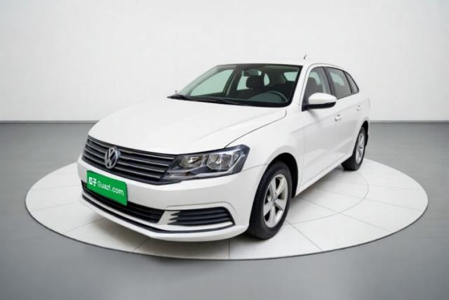 Ojetý Volkswagen Gran Lavida 2015 1.6L Manual Fashion Edition
