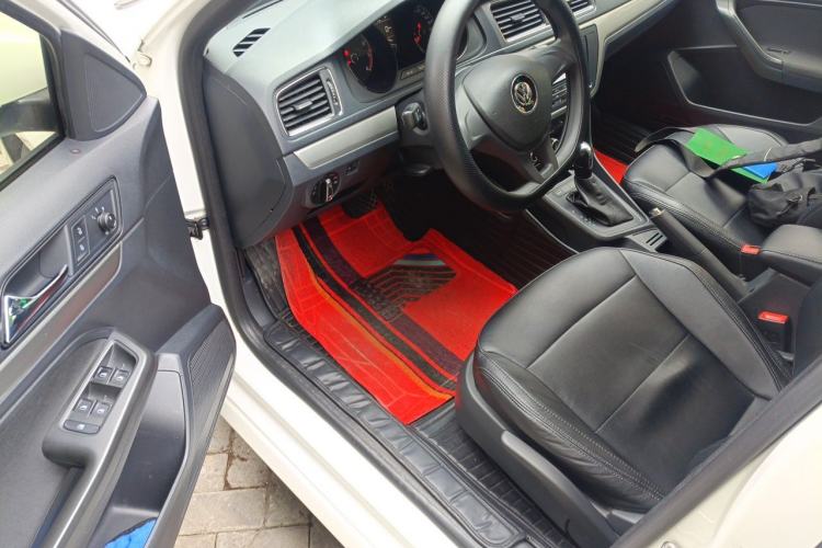 Used Volkswagen Gran Lavida 2015 1.6L Automatic Fashion Edition Driver Seat