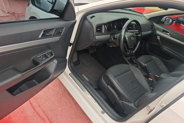 Used Volkswagen Gran Lavida 2015 1.6L Automatic Comfort Edition Driver Seat