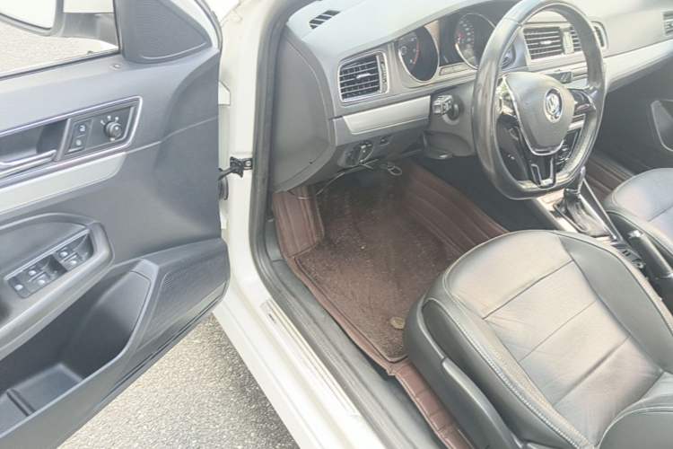 Used Volkswagen Gran Lavida 2015 1.6L Automatic Comfort Edition Driver Seat