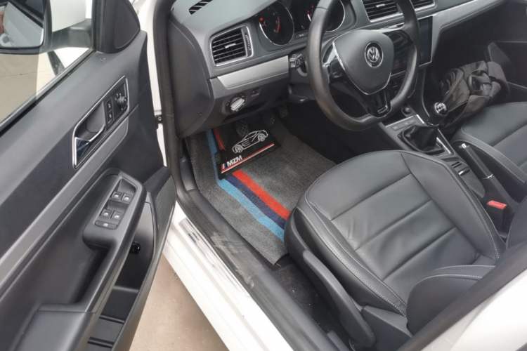 Used Volkswagen Gran Lavida 2015 1.6L Manual Comfort Edition Driver Seat
