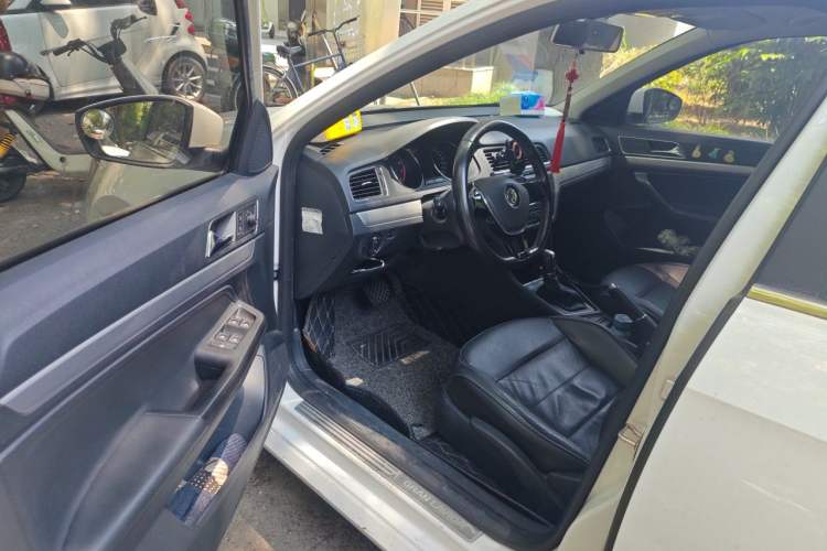Used Volkswagen Gran Lavida 2015 1.6L Automatic Comfort Edition Driver Seat