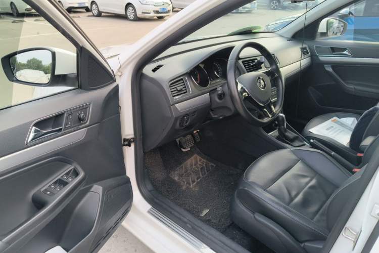 Used Volkswagen Gran Lavida 2015 1.6L Automatic Comfort Edition Driver Seat