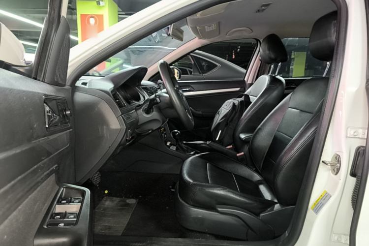 Used Volkswagen Gran Lavida 2015 1.6L Automatic Fashion Edition Driver Seat