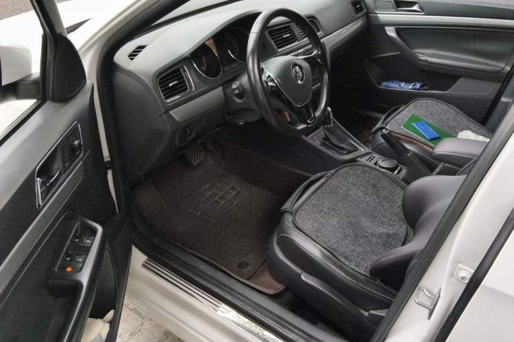 Used Volkswagen Gran Lavida 2015 1.6L Automatic Comfort Edition Driver Seat