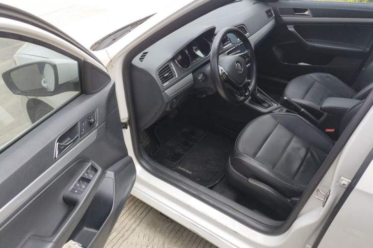 Used Volkswagen Gran Lavida 2015 1.6L Automatic Comfort Edition Driver Seat