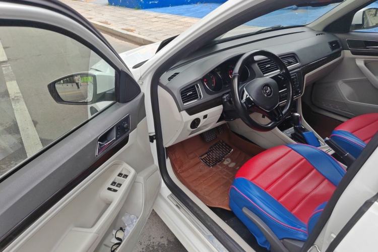 Used Volkswagen Gran Lavida 2015 1.6L Automatic Comfort Edition Driver Seat