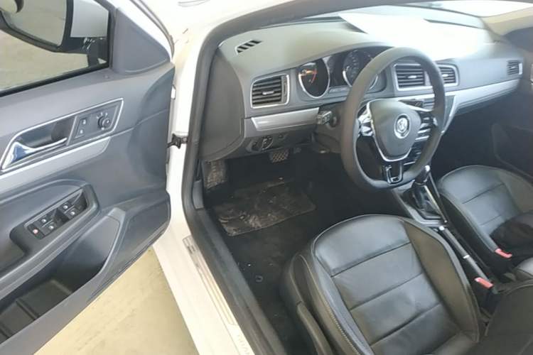 Used Volkswagen Gran Lavida 2015 1.6L Automatic Comfort Edition Driver Seat