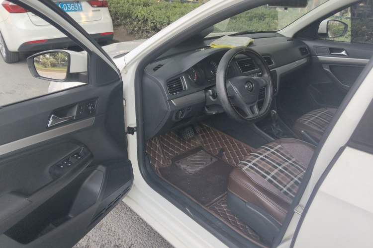 Used Volkswagen Gran Lavida 2015 1.6L Automatic Fashion Edition Driver Seat