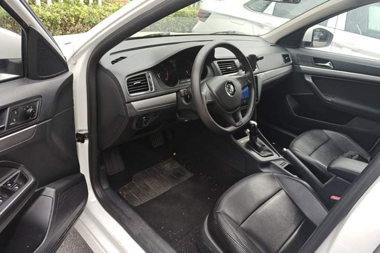 Used Volkswagen Gran Lavida 2015 1.6L Automatic Fashion Edition Driver Seat