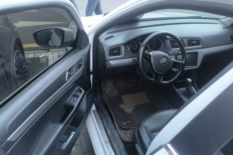 Used Volkswagen Gran Lavida 2015 1.6L Automatic Comfort Edition Driver Seat
