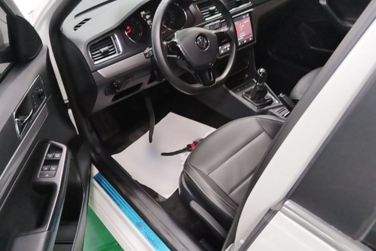 Used Volkswagen Gran Lavida 2015 1.6L Manual Comfort Edition Driver Seat