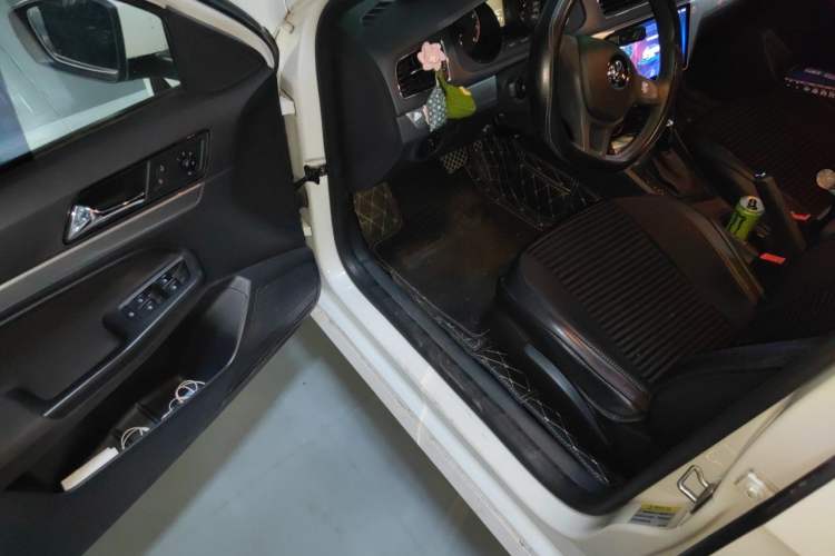 Used Volkswagen Gran Lavida 2015 1.6L Automatic Fashion Edition Driver Seat