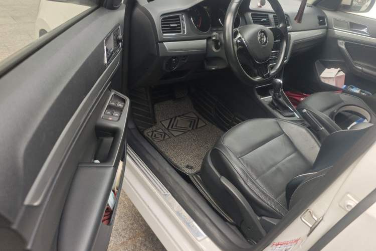 Used Volkswagen Gran Lavida 2015 1.6L Automatic Comfort Edition Driver Seat