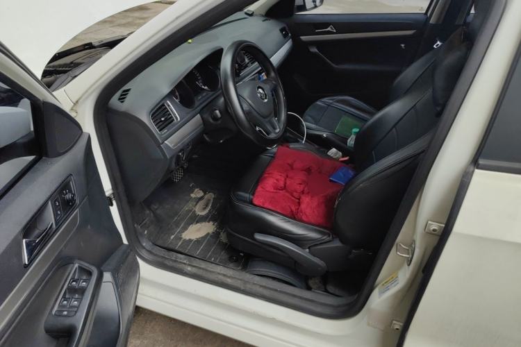 Used Volkswagen Gran Lavida 2015 1.6L Automatic Fashion Edition Driver Seat