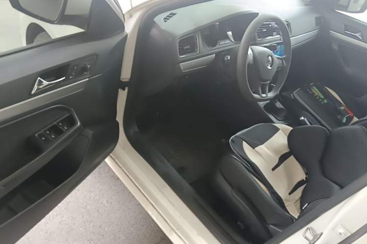 Used Volkswagen Gran Lavida 2015 1.6L Automatic Fashion Edition Driver Seat