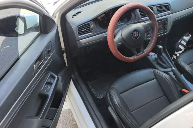 Used Volkswagen Gran Lavida 2015 1.6L Automatic Fashion Edition Driver Seat
