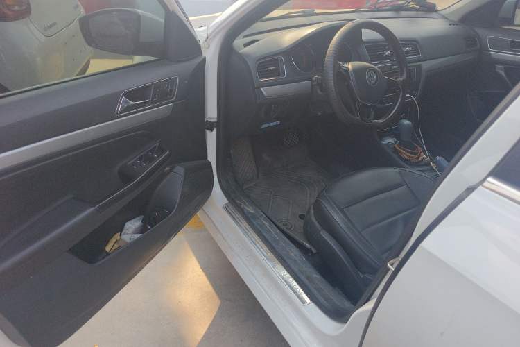 Used Volkswagen Gran Lavida 2015 230TSI DSG Comfort Edition Driver Seat