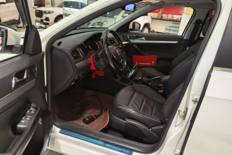 Used Volkswagen Gran Lavida 2015 1.6L Automatic Comfort Edition Driver Seat