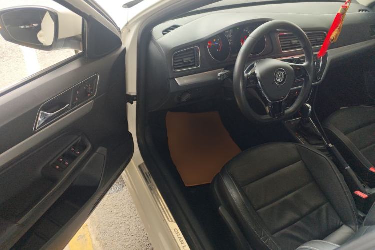 Used Volkswagen Gran Lavida 2015 1.6L Automatic Comfort Edition Driver Seat