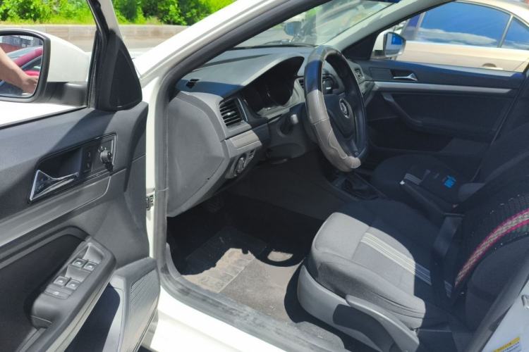 Used Volkswagen Gran Lavida 2015 1.6L Automatic Fashion Edition Driver Seat