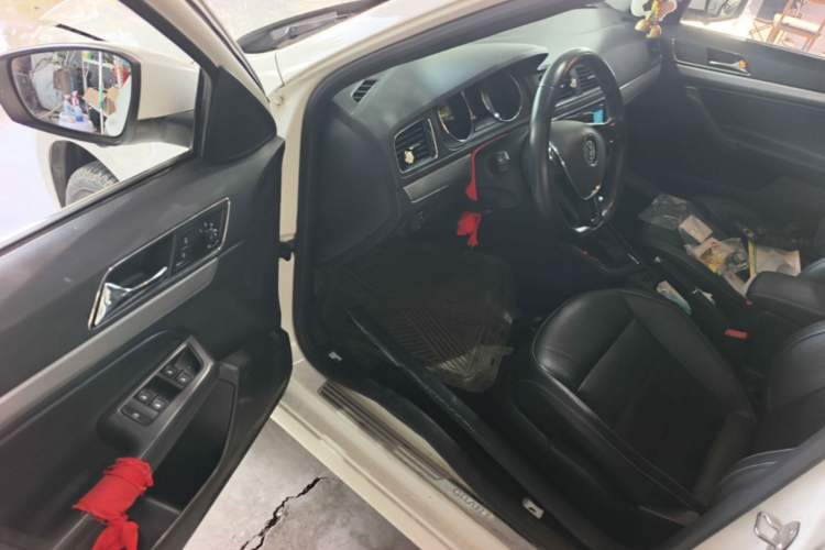 Used Volkswagen Gran Lavida 2015 1.6L Automatic Comfort Edition Driver Seat