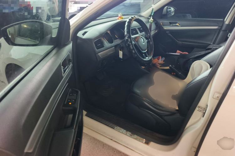 Used Volkswagen Gran Lavida 2015 1.6L Automatic Comfort Edition Driver Seat