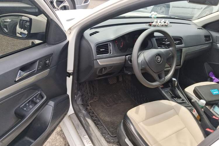 Used Volkswagen Gran Lavida 2015 1.6L Automatic Fashion Edition Driver Seat