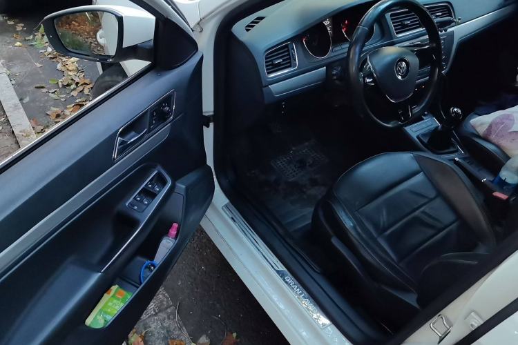 Used Volkswagen Gran Lavida 2015 1.6L Manual Comfort Edition Driver Seat