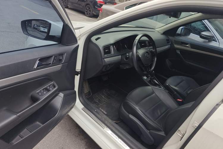 Used Volkswagen Gran Lavida 2015 1.6L Automatic Comfort Edition Driver Seat