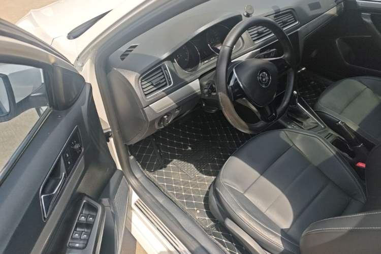 Used Volkswagen Gran Lavida 2015 1.6L Automatic Comfort Edition Driver Seat