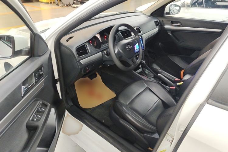 Used Volkswagen Gran Lavida 2015 1.6L Automatic Fashion Edition Driver Seat