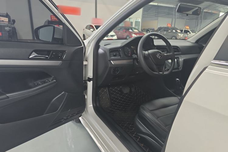 Used Volkswagen Gran Lavida 2015 1.6L Automatic Fashion Edition Driver Seat