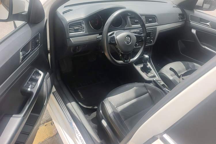 Used Volkswagen Gran Lavida 2015 1.6L Automatic Comfort Edition Driver Seat