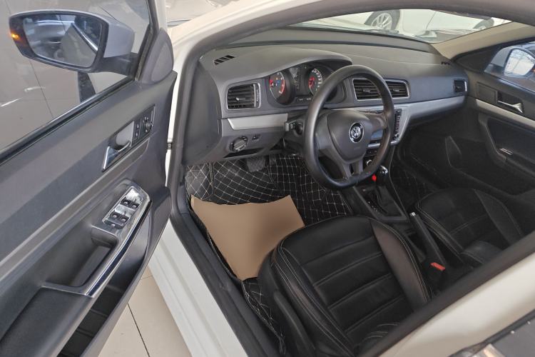 Used Volkswagen Gran Lavida 2015 1.6L Automatic Fashion Edition Driver Seat