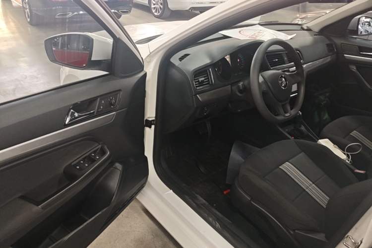 Used Volkswagen Gran Lavida 2015 1.6L Automatic Fashion Edition Driver Seat