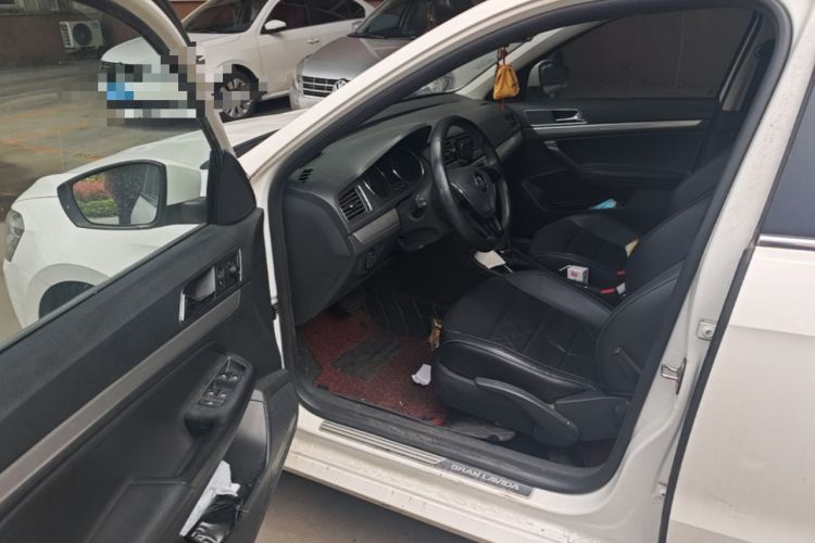 Used Volkswagen Gran Lavida 2015 1.6L Automatic Comfort Edition Driver Seat