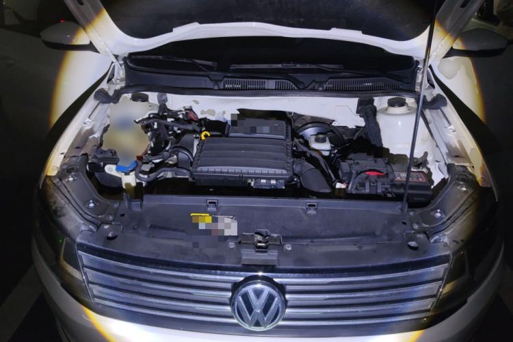 Used Volkswagen Gran Lavida 2015 1.6L Automatic Fashion Edition Engine Bay