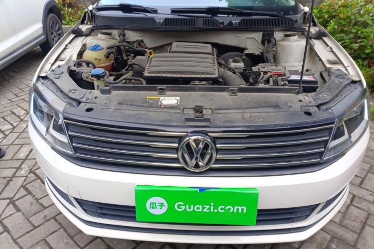 Used Volkswagen Gran Lavida 2015 1.6L Automatic Fashion Edition Engine Bay