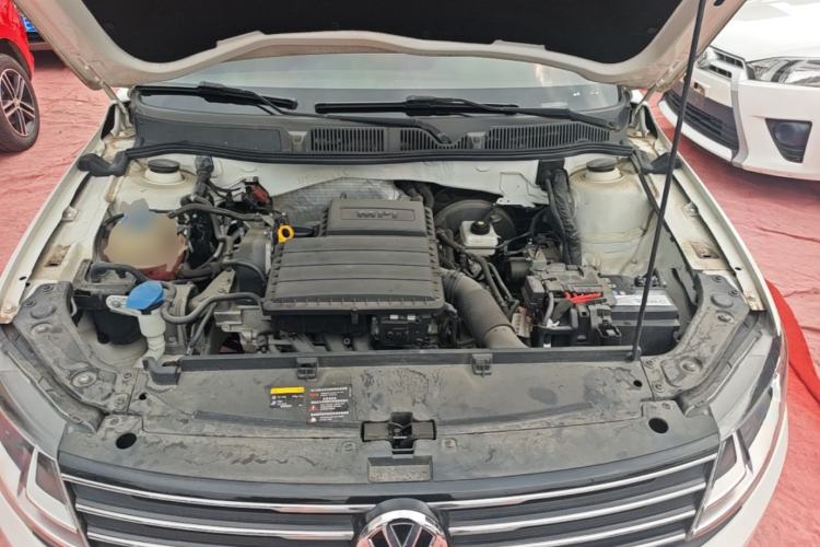 Used Volkswagen Gran Lavida 2015 1.6L Automatic Comfort Edition Engine Bay
